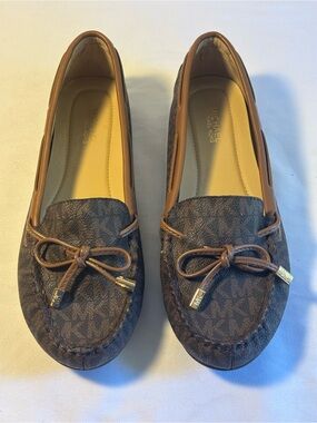 Michael Kors Juliette Brown Logo Loafers with Tan Trim size 6